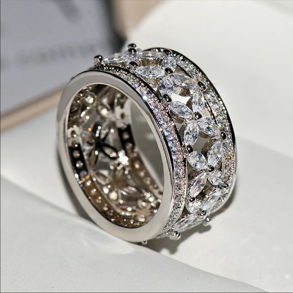 New Women’s 925 Silver Four leaves each Flower Diamond Ring 💍 - Picture 3 of 3